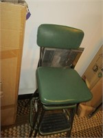 LYNCHBURG PICK UP/Antique Step Stool/Chair