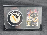 Penguins  Mario Lemieux Autographed Puck/1994 Card