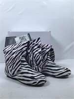 New Daily Shoes Size 6.5 Zebra Print Boots
