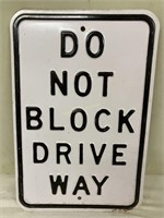 Metal embossed DO NOT BLOCK DRIVE WAY sign