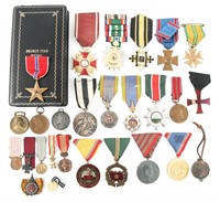 20TH C. US & WORLD MILITARY MEDALS & AWARDS LOT