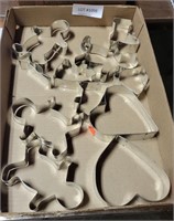 APPROX 10 VTG METAL COOKIE CUTTERS