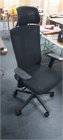 ROLLING OFFICE CHAIR WITH HEADREST, LIKE NEW