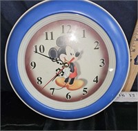 mickey mouse clock (battery)