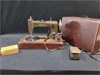 Princess sewing machine Model S-40 in wooden c