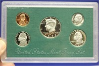 A 1998 US Mint Proof Set