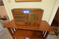 WESTERN AUTO VINTAGE TRU-TONE TUBE RADIO -