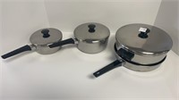 (3) covered pans (1) skillet