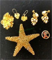 Gold Jewelry lot including a starfish brooch,