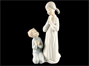 Lladro #4779 Teaching to Pray Porcelain Figurine
