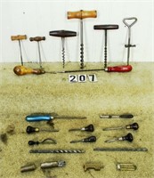 Tray lot assorted tools: 2 – corks screws; 2 –