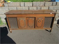 COOL RETRO STEREO AND CABINET - NOTE DMG TO LEG