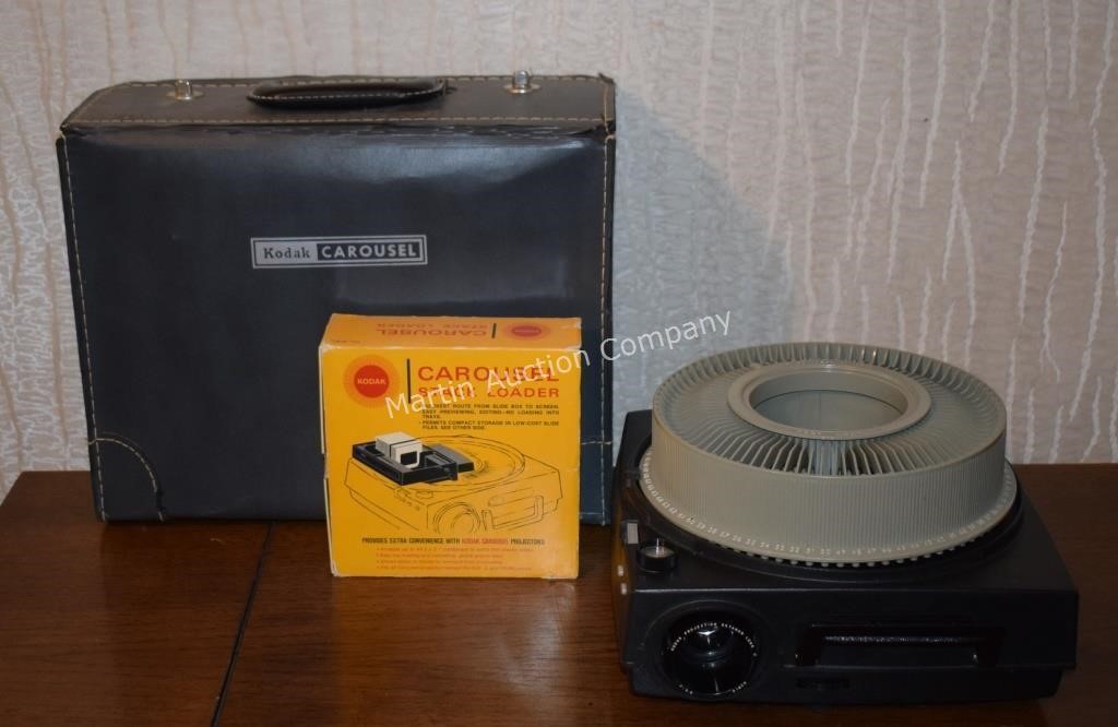 (B3) Kodak Carousel 750H Projector & Screen