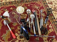 Large lot of kitchen tools
