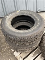 2 tires P265/70R17