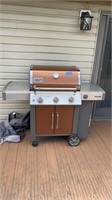 Nice ! Weber Genesis II propane grill with cover