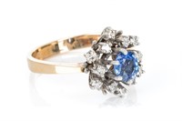 14K GOLD, BLUE TOPAZ & DIAMOND CLUSTER RING, 3.6g