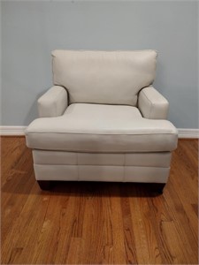 Bassett Leather Style Arm Chair