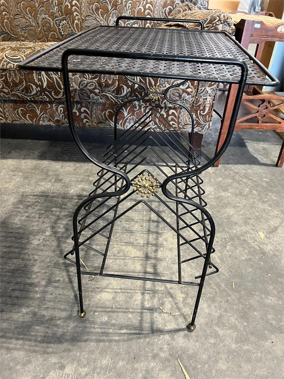 BLACK IRON SIDE TABLE/MAGAZINE RACK