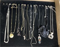 JEWELRY - NECKLACES LOT / 9 PCS