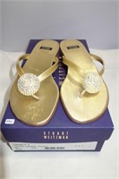 STUART WEITZMAN LADIES SHOES - SIZE: M6 GOLD -