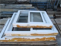 LOT: VINYL WINDOWS