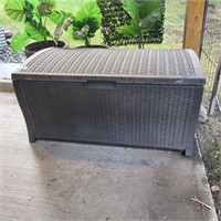 O620 large deck box w cushions cooler + more