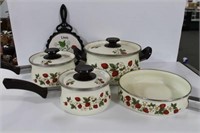 STRAWBERRY DECORATED FRYING PAN, 3 POTS WITH LID