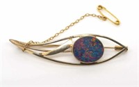 Yellow gold and doublet opal brooch