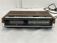 Vintage General Electric Radio/Alarm Clock (Turns