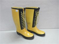 RAINY DAY YELLOW RUBBER BOOTS SIZE 8