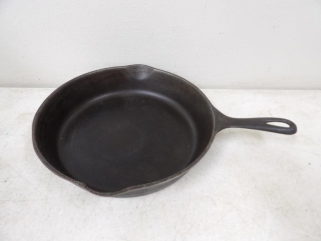 Wagner Ware Cast Iron Skillet No. 8