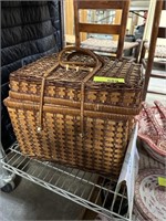 NICE PICNIC BASKET W CONTENTS