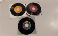 Three 7" Records Incl. Gordon Lightfoot