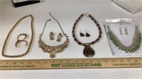 4 Sets Necklace/ Earrings