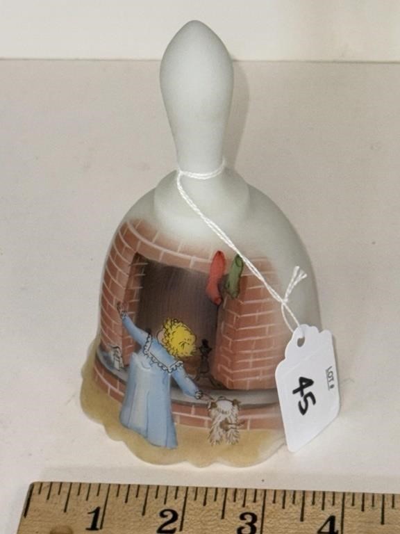 FENTON GLASS & COLLECTIBLES AUCTION