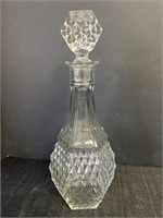Glass diamond pattern decanter with stopper