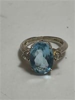 VINTAGE STERLING SILVER RING WITH TOPAZ