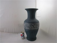 Vase de décoration en terre (brisée)
