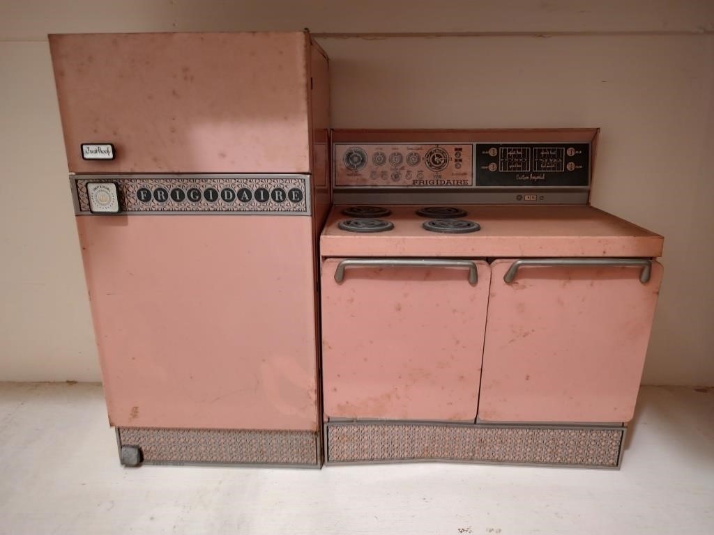 Toy Frigidaire Refrigerator & Stove by Wolverine