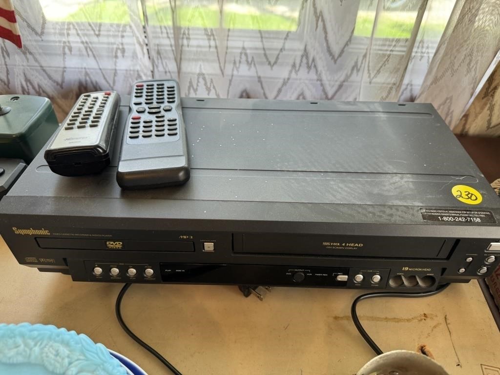 DVD/VHS Player w/Remote