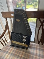 Vintage Autoharp . Will need work