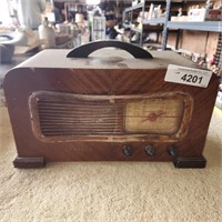 Vintage Philco Standard Broadcast Wood Case Tube