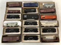 18 Roundhouse HO Train Cars