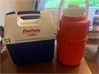 IGLOO COOLER AND WATER BOTTLE