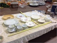 Lots partial sets and mis matched cups, saucers,