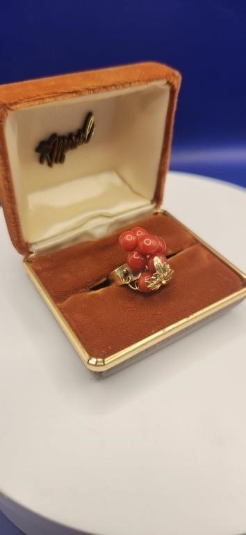 14k Vintage Red Coral Dinner Ring