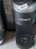 KEURIG COFFEE MAKER