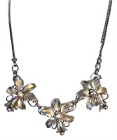 Gorgeous Vintage Gold Tone Flower Necklace