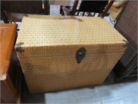 WICKER LIFT TOP TRUNK